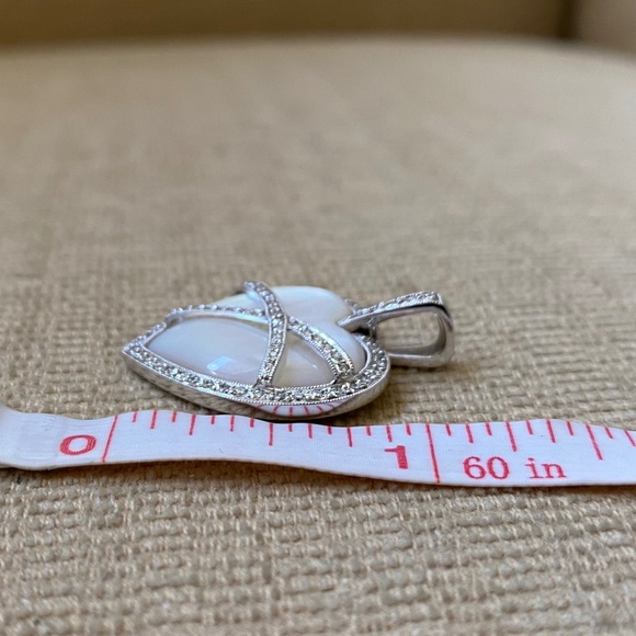 18KT Diamond & Mother Of Pearl Heart Pendant - Picture 11 of 14